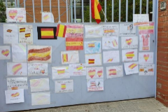 Dibujos de banderas de Espaa en el colegio Font d'Alba de Terrassa (Barcelona).