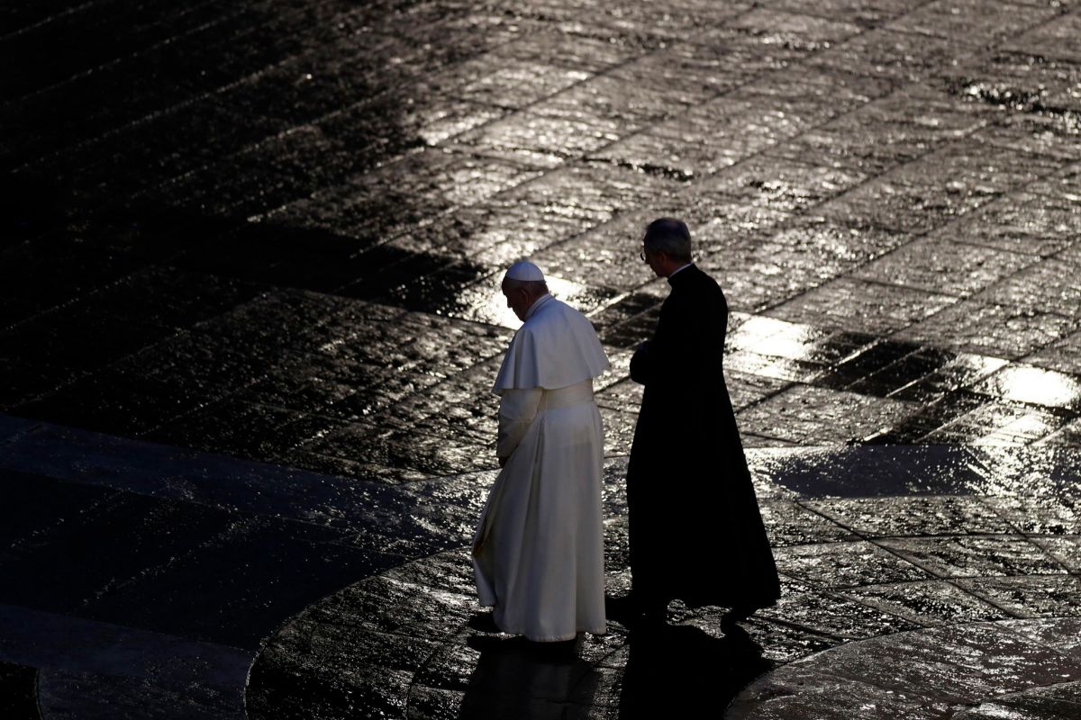 El Papa Francisco imparte una bendición 'Urbi et Orbi ...
