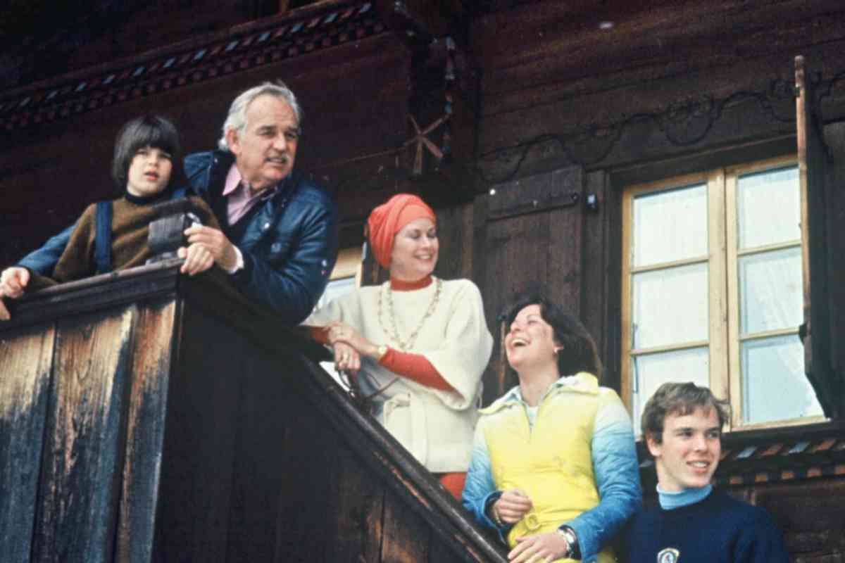Estefanía, junto a su padre, Grace Kelly, Carolina y el príncipe Alberto.