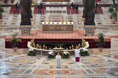 El Papa Francisco lee la bendicin Urbi et Orbi, este domingo, en el Vaticano.