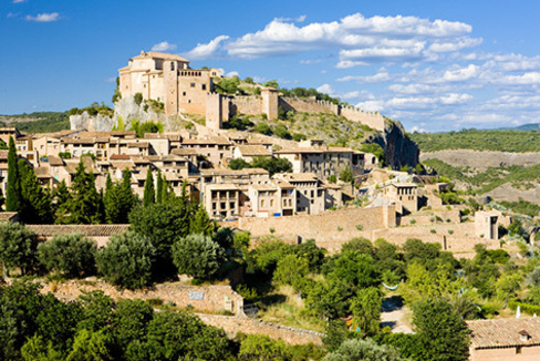 Alquzar (Huesca), pueblo con encanto del interior.