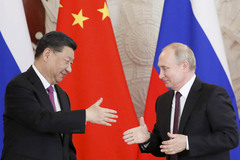 El presidente chino, Xi Jinping, y el presidente ruso, Vladimir Putin, en un acto en 2019, en Mosc.