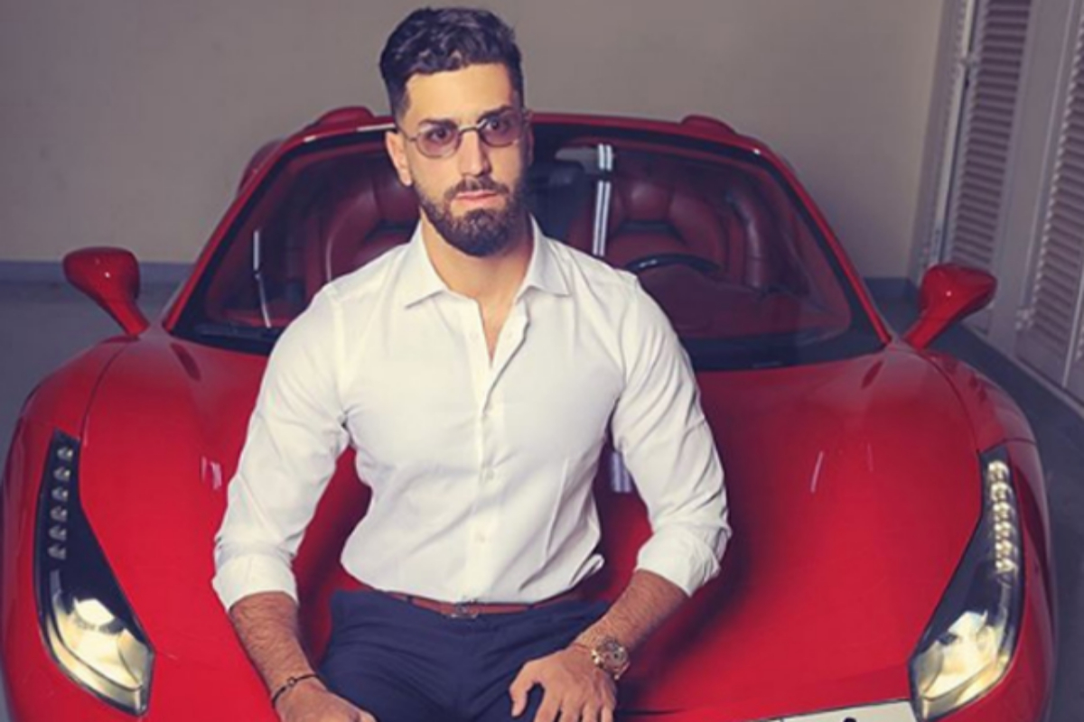 Mohamed Makhlouf, con uno de sus coches de lujo, en una foto de su cuenta de Instagram.