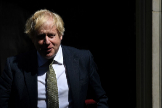 El primer ministro Boris Johnson sale de Downing Street, hoy en Londres.