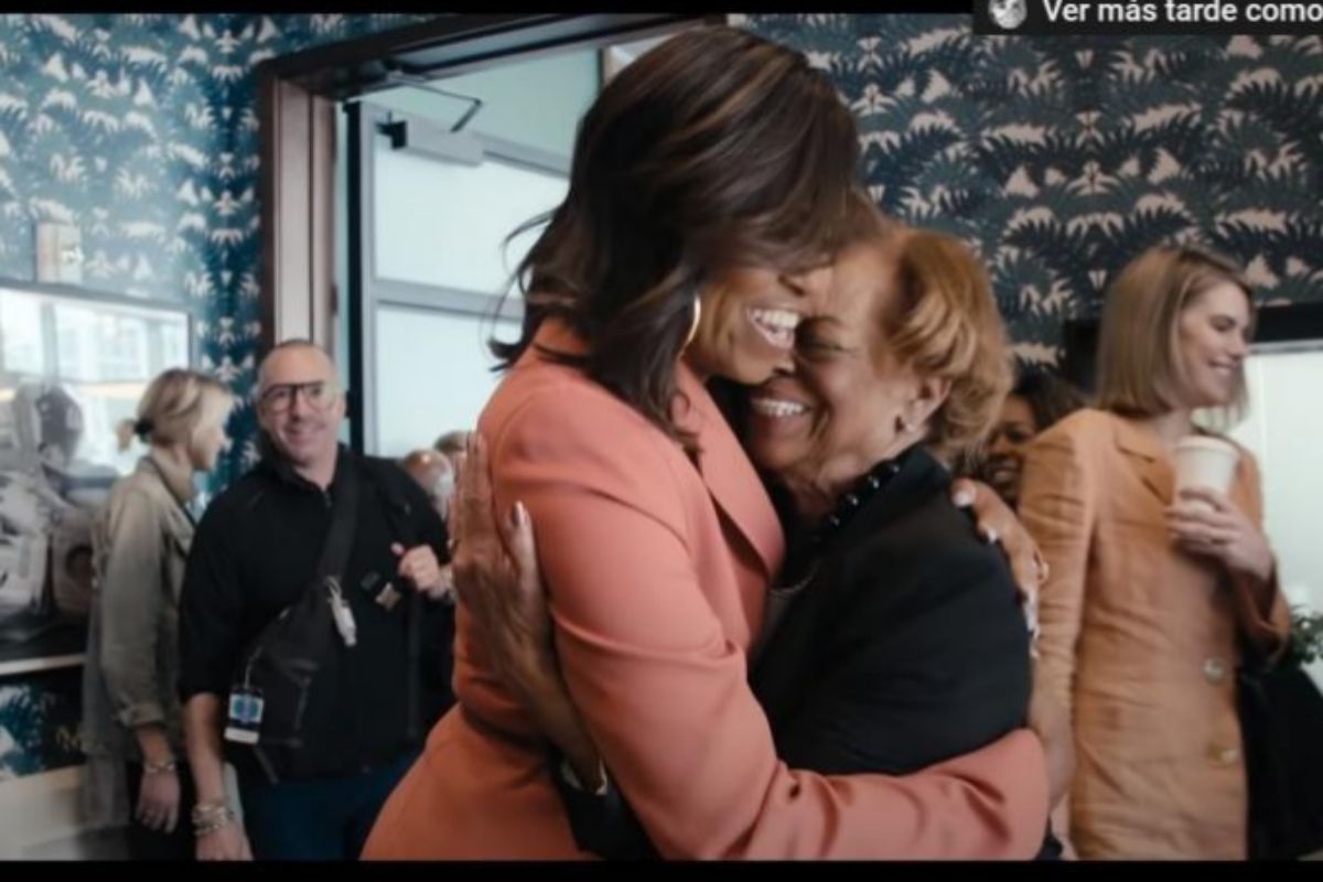 Michelle Obama abrazada a su madre.