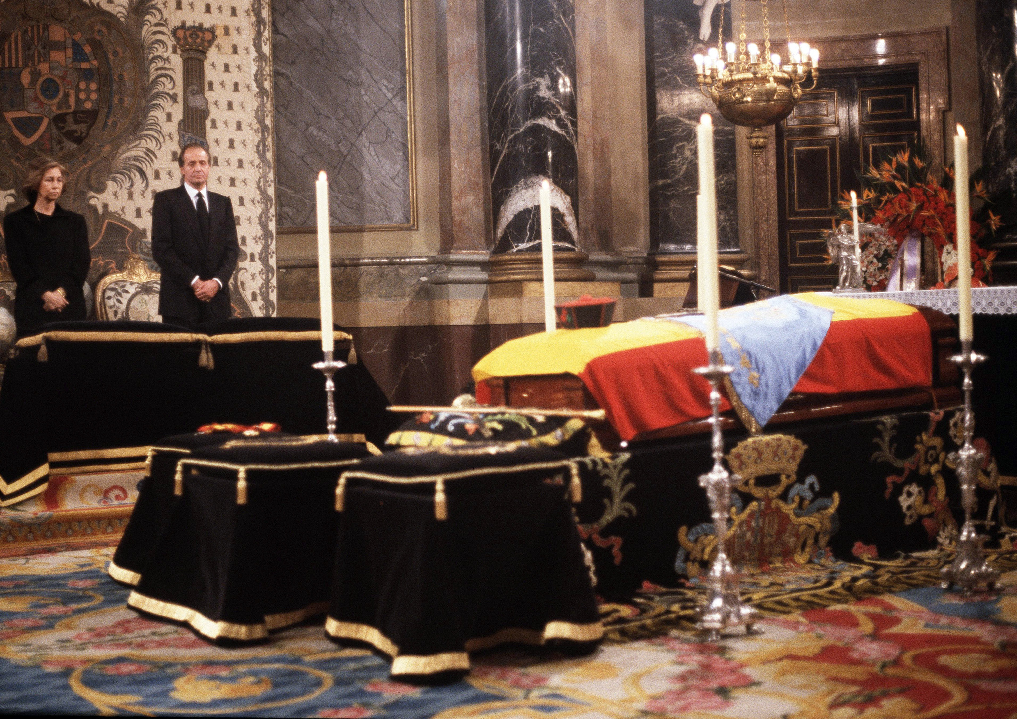 Los Reyes Juan Carlos y Sofa presiden el funeral de Estado por don Juan.