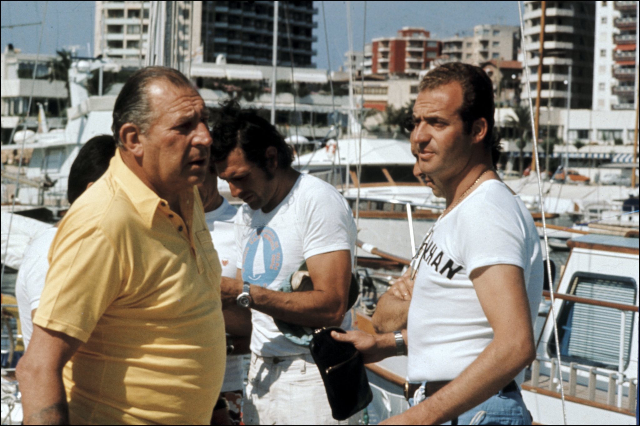 El Rey Juan Carlos y su padre, en Palma de Mallorca, en el ao 1975.