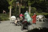 Varios ancianos en la residencia de mayores de la Comunidad de Madrid, durante el estado de alarma por el coronavirus.