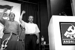 Felipe Alcaraz y Julio Anguita, en un acto del PCE de Andaluca en 1996.
