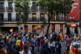 Decenas de ciudadanos vuelven a pedir la dimisin de Snchez frente a la sede del PSOE