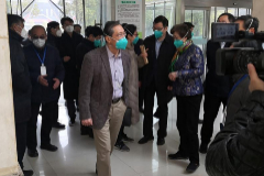 Zhong Nanshan en un hospital de Wuhan en el inicio de la pandemia