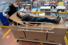 Una cama-lecho para pacientes Covid en la empresa Display ABC de Bogot.