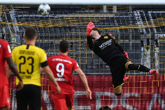 Dortmund (Germany), 26/05/2020.- Dortmund's goalkeeper Roman Buerki (R) concedes the 0-1 goal scored by Bayern Munich's Joshua lt;HIT gt;Kimmich lt;/HIT gt; (not pictured) during the German Bundesliga soccer match between Borussia Dortmund and FC Bayern Munich at Signal Iduna Park in Dortmund, Germany, 26 May 2020. (Alemania, Rusia) EFE/EPA/Federico Gambarini / POOL DFL regulations prohibit any use of photographs as image sequences and/or quasi-video