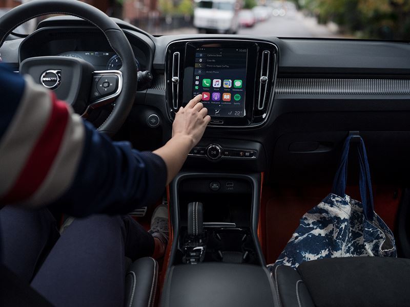 Con un diseo expresivo, un almacenamiento ingenioso y una tecnologa inteligente, el nuevo Volvo XC40  ahora est disponible en una versin hbrida enchufable.