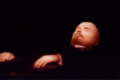 El cuerpo momificado de Lenin en la Plaza Roja.