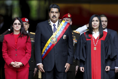 Nicols Maduro junto a su mujer Cilia Floresy Gladys Gutirrez.
