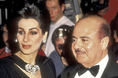 Shahpari Zanganeh y Adnan Khashoggi, en la boda de Donald Trump (1993).