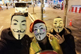 Imagen de seguidores de Anonymous enviada a las redes sociales en apoyo del 'hacker' acusado por la Fiscala.