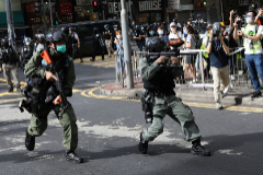 Hong Kong (China).- Riot police shoot pepper-spray balls to disperse protesters during a rally against a new national security law on the 23rd anniversary of the establishment of the Hong Kong Special Administrative Region, in Causeway, in Hong Kong, China, 01 July 2020. Chinese President lt;HIT gt;Xi lt;/HIT gt; lt;HIT gt;Jinping lt;/HIT gt; has signed into law the national security legislation Beijing has tailor-made for Hong Kong, prohibiting acts of secession, subversion, terrorism and collusion with foreign forces to endanger national security. (Terrorismo, Protestas) EPA/