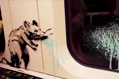 Un empleado del metro de Londres borra la ltima obra de Banksy al confundirla con un grafiti comn