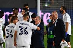 Real lt;HIT gt;Madrid lt;/HIT gt;'s French coach Zinedine Zidane (R), Real lt;HIT gt;Madrid lt;/HIT gt;?s President Florentino Perez, Real lt;HIT gt;Madrid lt;/HIT gt;'s French forward Karim Benzema, Real lt;HIT gt;Madrid lt;/HIT gt;'s Croatian midfielder Luka Modric celebrate winning the Liga title with assistant coach David Bettoni after the Spanish League football match between Real lt;HIT gt;Madrid lt;/HIT gt; CF and Villarreal CF at the Alfredo di Stefano stadium in Valdebebas, on the outskirts of lt;HIT gt;Madrid lt;/HIT gt;, on July 16, 2020. (Photo by GABRIEL BOUYS / AFP)