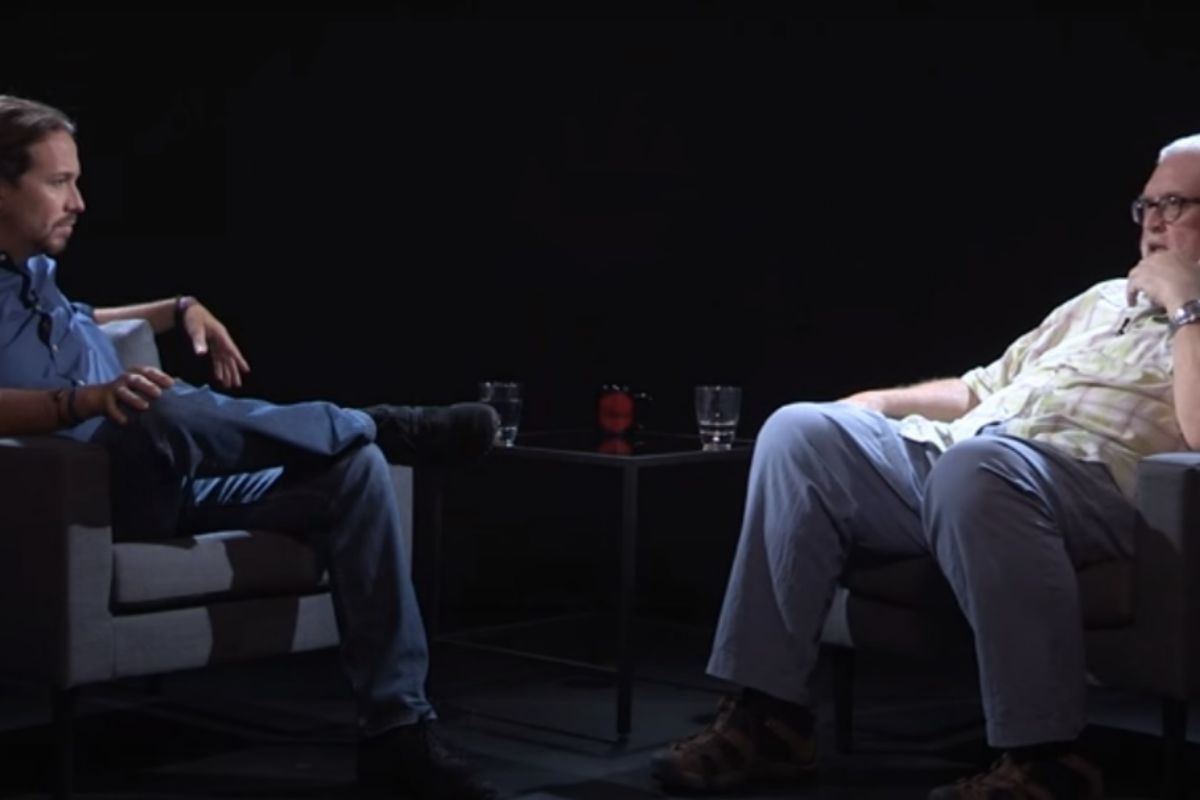 Pablo Iglesias entrevista a Manolo Monereo en octubre de 2015 en su programa 'La Tuerka'.