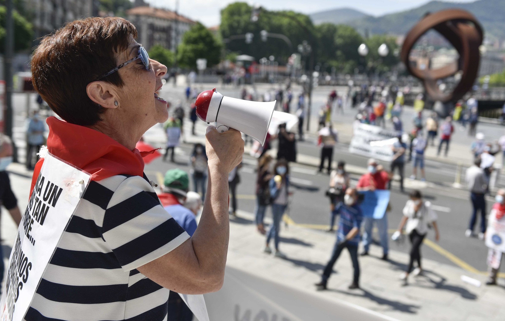 Una pensionista durante una manifestación de este colectivo en Bilbao.