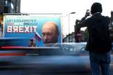 Un cartel sobre el Brexit muestra al presidente ruso Vladimir Putin, a finales de 2018 en el norte de Londres.