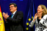 El ministro de Inclusin y Seguridad Social, Jos Luis Escriv, y la vicepresidenta tercera, Nadia Calvio