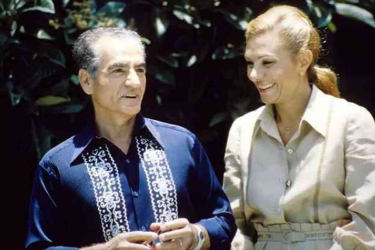 El Sha de Persia, Mohammad Reza Pahlevi y la emperatriz Farah Diba, en los aos 80.