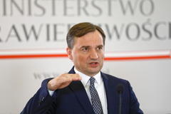 El ministro de justicia polaco, Zbigniew Ziobro, durante el anuncio de la decisin.