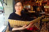 Li-Meng Yang, en un caf de Barcelona, adonde viaj hace dos aos. CRNICA