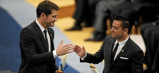 Xavi y Casillas, al recibir el Prncipe de Asturias.