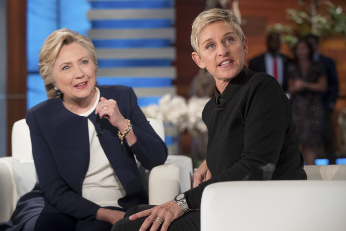 La presentadora con Hillary Clinton, invitada a su programa.