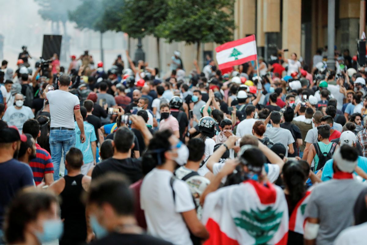 Manifestantes protestan en Beirut este domingo.