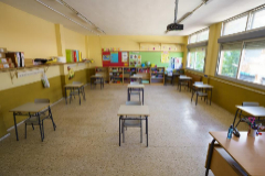 Un aula con mesas separadas en Torrejn.