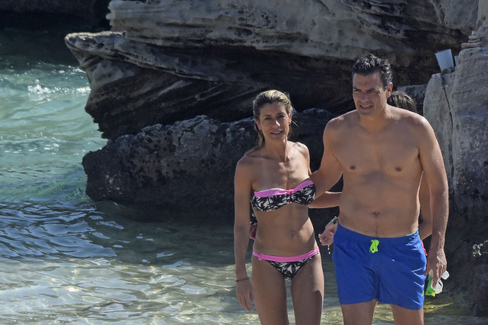 Fotografa del hoy presidente del Gobierno Pedro Snchez junto a su mujer, Begoa Gmez, durante unas vacaciones de verano en Ibiza, en el ao 2016.