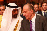 Juan Carlos I y el prncipe heredero de Abu Dabi, Mohamed Bin Zayed Al Nahyan, en 2011, en Sevilla.