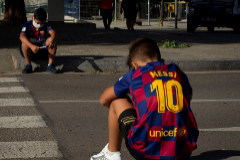 Un nio con la camiseta de Leo Messi, en Barcelona.