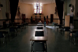 Una capilla en un centro educativo valenciano reconvertida en un aula para el nuevo inicio de curso.