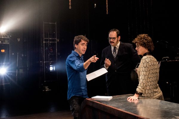 El director Javier Troncoso junto con los actores Jorge Usn y Carmen Barrantes.