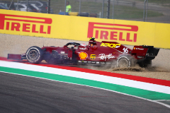 El trompo de Leclerc el viernes en la curva de Correntaio.