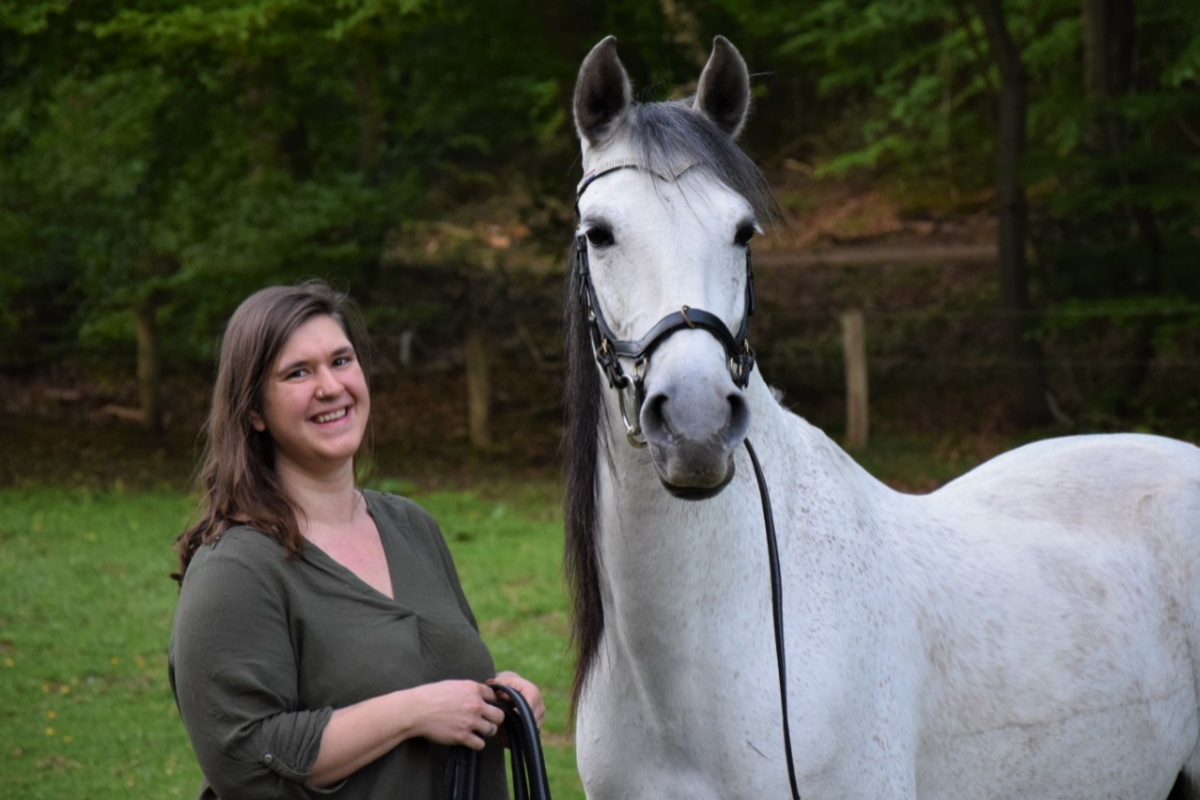 Lisanne, con el caballo Adham, ya recuperado en Holanda.