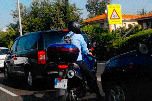 As actuaba la red 'parapolicial': en moto y con cmara en el casco
