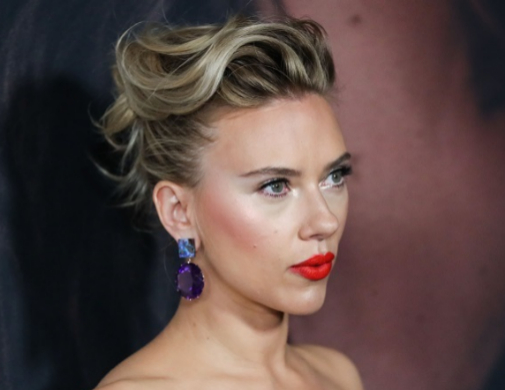 Algo ms redondeado es el perfil de Scarlett Johansson, que tambin gusta.