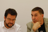 El coordinador nacional de ERC, Pere Aragons, y el lder de Bildu, Arnaldo Otegi, pactan la investidura de Snchez.