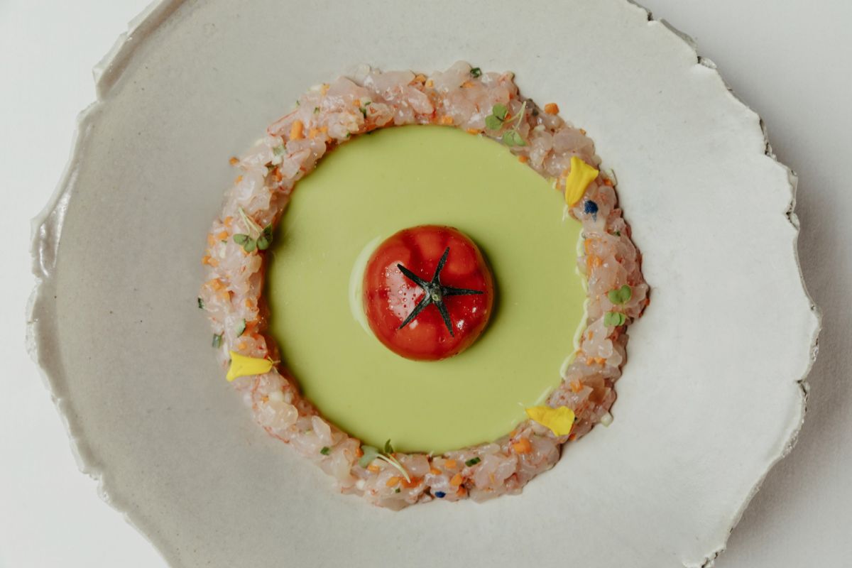 Gazpacho verde, tomate nitro y tartar de quisquilla, uno de los iconos del chef andaluz.