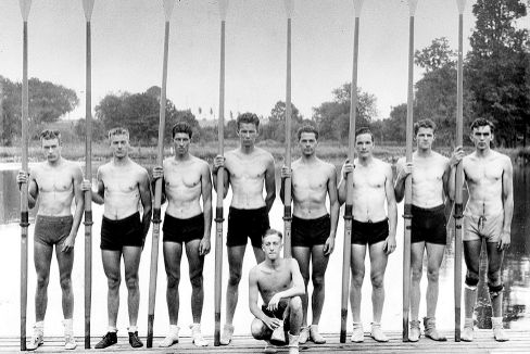 El equipo norteamericano de remo que gan el oro en los Juegos de Berln (1936).