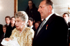 La Reina Victoria Eugenia, con Don Juan en el bautizo de Felipe VI