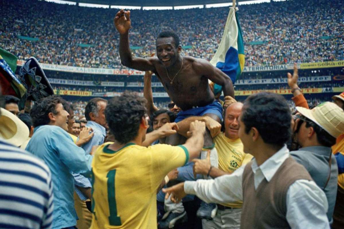 Pelé, celebrando la victoria de la selección brasileña en el Mundial del 70.